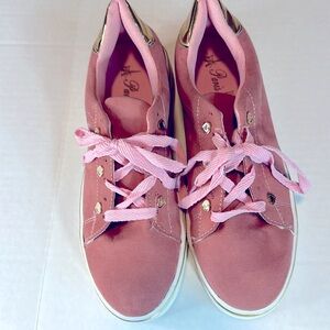 Alyce Paris Pink Platform sneakers
